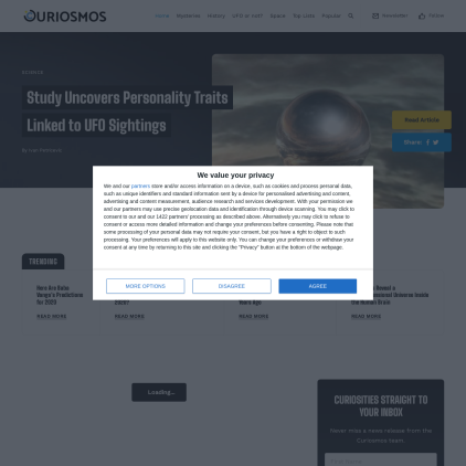 A detailed screenshot showcasing the homepage of curiosmos.com, highlighting its main features and design elements.