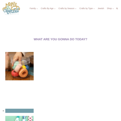 A detailed screenshot showcasing the homepage of momsandcrafters.com, highlighting its main features and design elements.