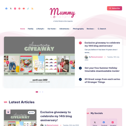 A detailed screenshot showcasing the homepage of mummyconstant.com, highlighting its main features and design elements.